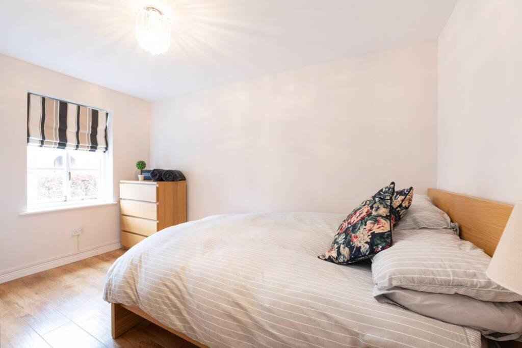 Burlington Place, Shrewsbury. 2 Bedroom, Private Parking, 5 Minutes From Town エクステリア 写真