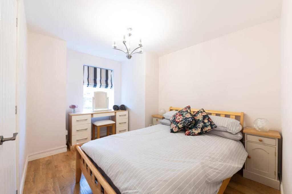 Burlington Place, Shrewsbury. 2 Bedroom, Private Parking, 5 Minutes From Town エクステリア 写真